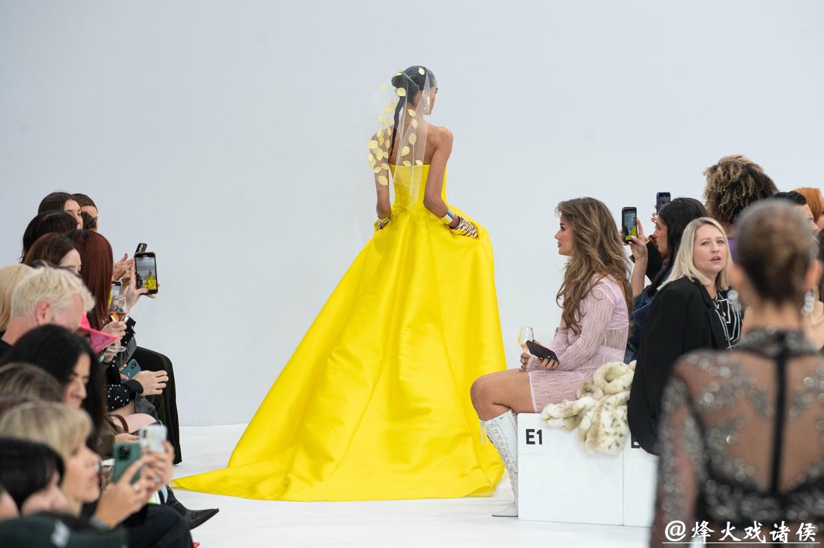 当澳网赛场变成时尚秀场…… 当澳网赛场变成时尚秀场……