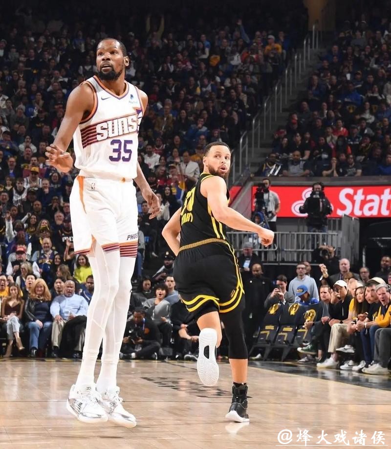 库里全场三分15中8空砍38分,其余勇士球员三分仅30中7 库里全场三分15中8空砍38分,其余勇士球员三分仅30中7