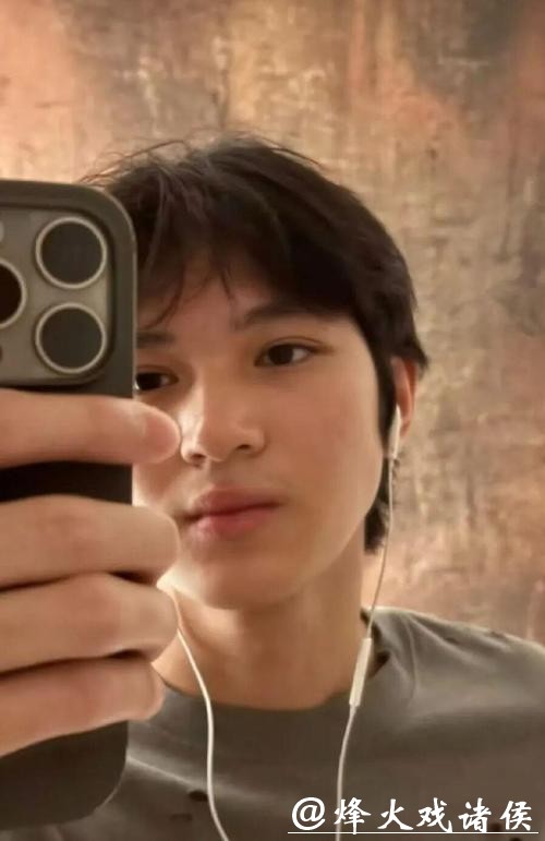 又一位星二代“整容式逆袭”，19岁帅成180cm肌肉男神，果然胖子都是潜力股！