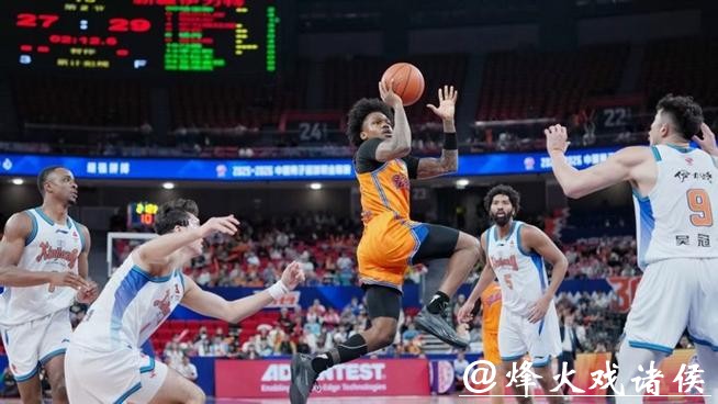 防守显威力!上海久事男篮主场战胜新疆斩获两连胜 防守显威力!上海久事男篮主场战胜新疆斩获两连胜